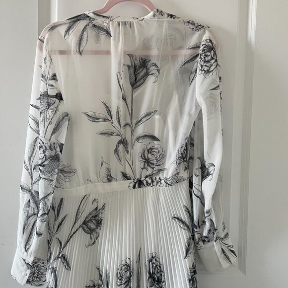 Dress - Picture 6 of 8